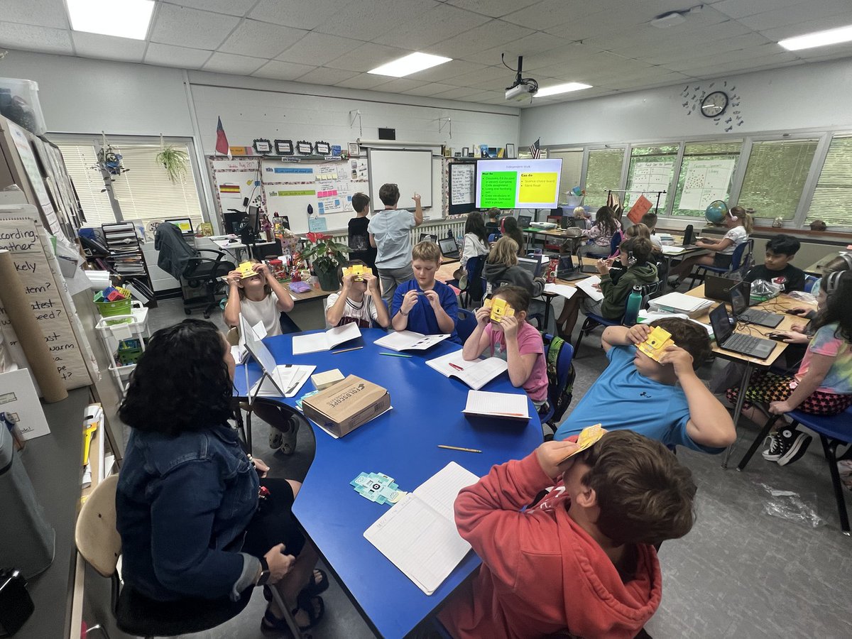 Taking a hands-on approach, these 5th graders employed handheld microscopes to look for cells!

#WeAreATK🐾