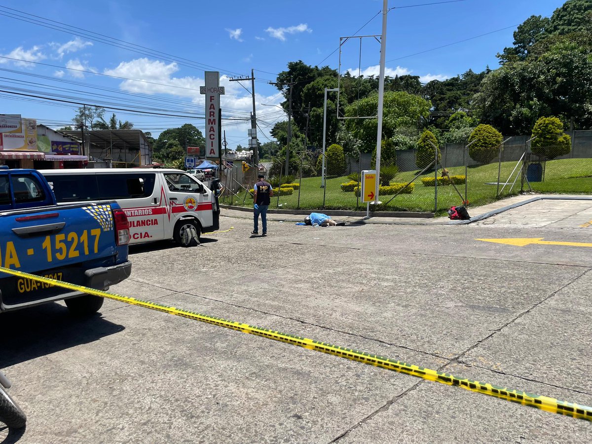 Azteca Noticias GT (@aztecanoticiagt) on Twitter photo Dos hombres en motocicleta acudieron a una gasolinera donde citaron a un cliente para venderles un motor de un modelo de motocicleta. Ambas personas fueron atacadas a disparos, uno fue trasladado a la emergencia del Hospital de Villa Nueva por <a href="/BVoluntariosGT/">Bomberos Voluntarios</a> y el segundo quedó Dos hombres en motocicleta acudieron a una gasolinera donde citaron a un cliente para venderles un motor de un modelo de motocicleta. Ambas personas fueron atacadas a disparos, uno fue trasladado a la emergencia del Hospital de Villa Nueva por <a href="/BVoluntariosGT/">Bomberos Voluntarios</a> y el segundo quedó