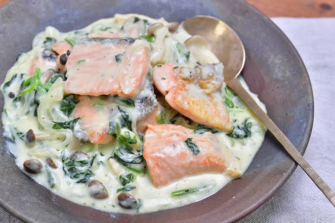 食事制限って続かないしリバウンドする人多いよね。でも友達は「鮭＋ご飯は好きなだけ、間食の脂質だけカット」で満腹なのにスルスル痩せて肌までツヤツヤに。高タンパク低脂質で美容成分も多いから理にかなってた。正直これ保存して参考にすべき。