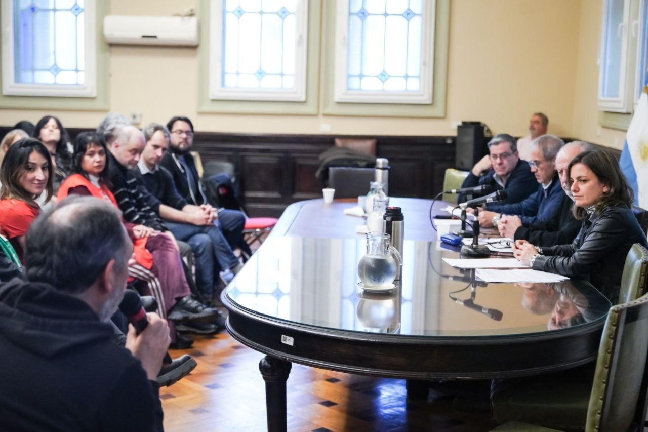 Empujado por los sindicalistas, el Congreso va por la derogación del artículo de la Ley Bases que habilitó a Milei a que pase trabajadores estatales a disponibilidad