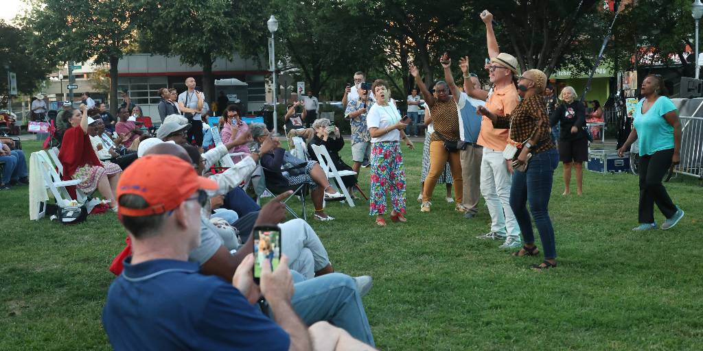 NewRochelleNY's tweet image. The blues were blazing last weekend as @SugarayRayford and Twist of Fate lit up Ruby Dee Park🔥! Don’t miss the Downtown Summer Sizzle finale this Sat 8/30 at 6:30 PM with The Prince Experience #learnmore at summernr.com #newrochelleny #princeexperience