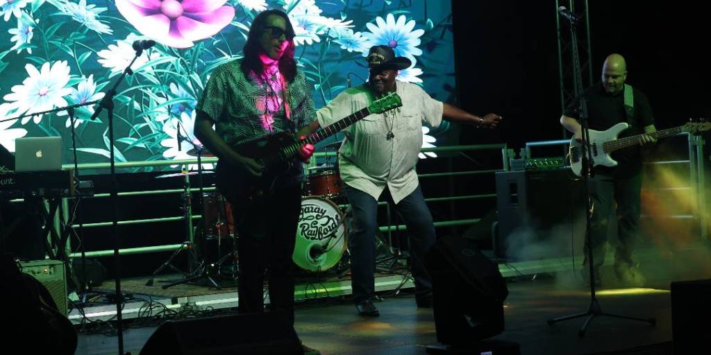 NewRochelleNY's tweet image. The blues were blazing last weekend as @SugarayRayford and Twist of Fate lit up Ruby Dee Park🔥! Don’t miss the Downtown Summer Sizzle finale this Sat 8/30 at 6:30 PM with The Prince Experience #learnmore at summernr.com #newrochelleny #princeexperience