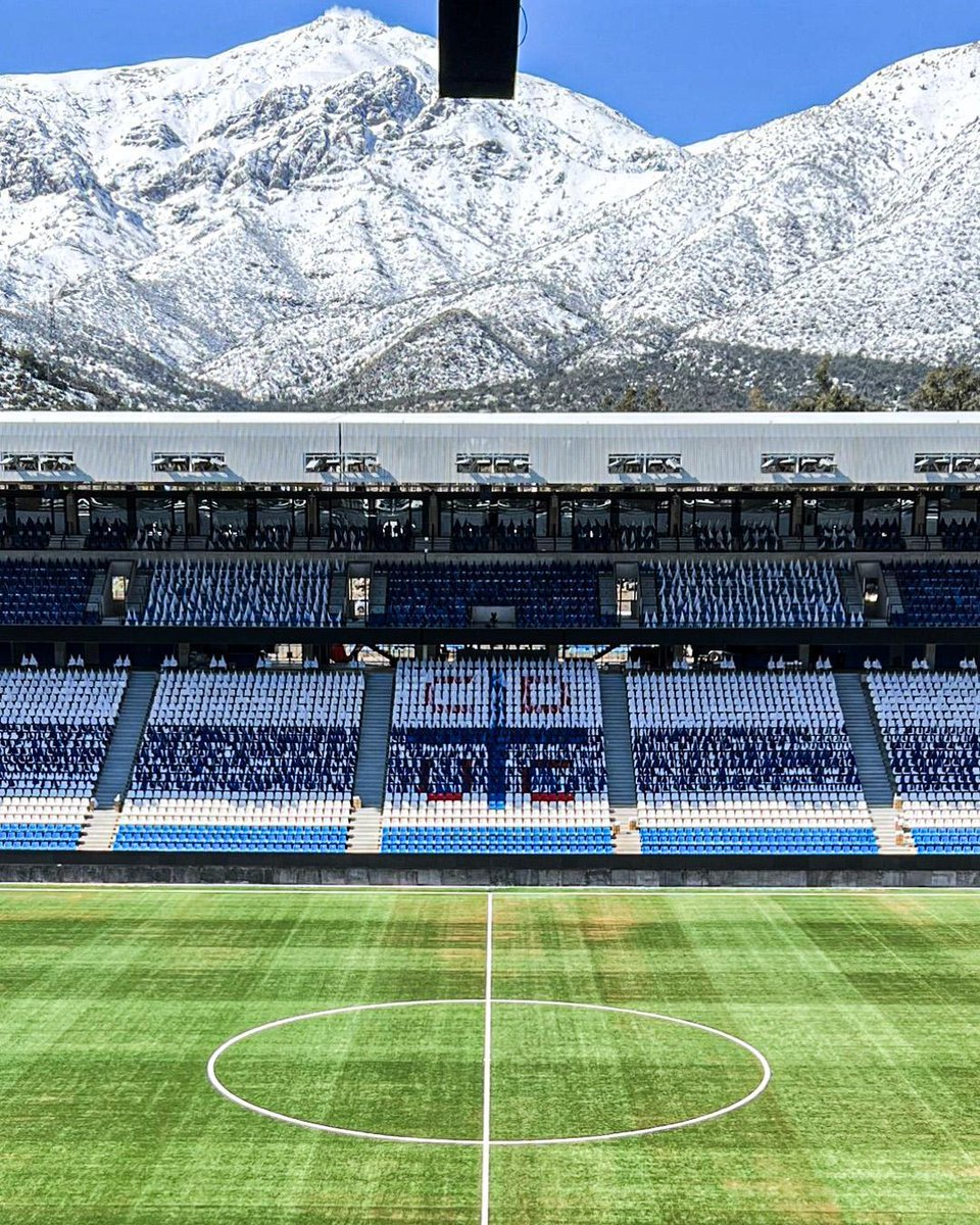 BolavipAr's tweet photo. Estas son las vistas del nuevo estadio de Universidad Católica.

Sí, al pie de la Cordillera de Los Andes.

Increíble 🖼️🇨🇱 https://t.co/imp0HRAZ2I