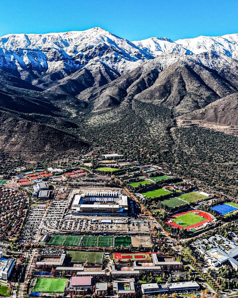 BolavipAr's tweet photo. Estas son las vistas del nuevo estadio de Universidad Católica.

Sí, al pie de la Cordillera de Los Andes.

Increíble 🖼️🇨🇱 https://t.co/imp0HRAZ2I