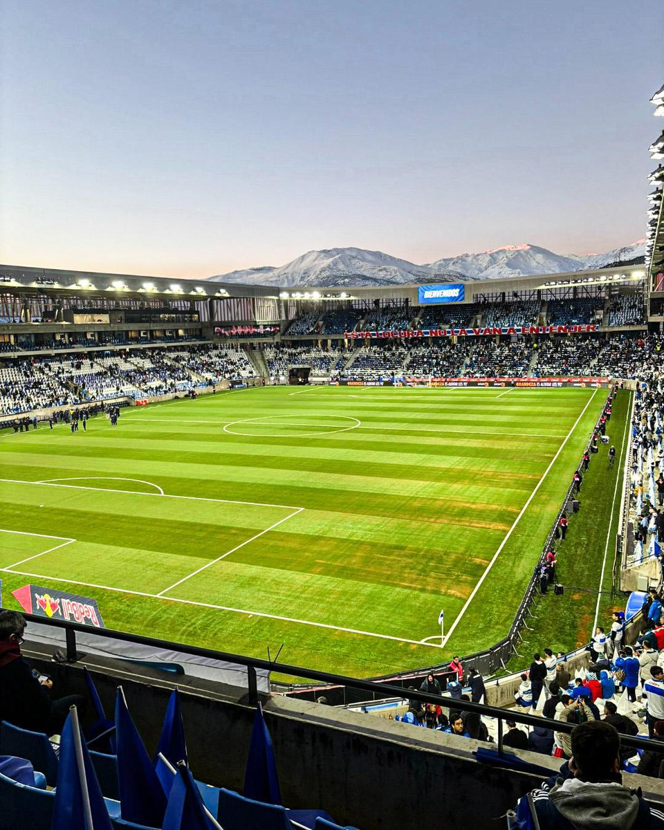 BolavipAr's tweet photo. Estas son las vistas del nuevo estadio de Universidad Católica.

Sí, al pie de la Cordillera de Los Andes.

Increíble 🖼️🇨🇱 https://t.co/imp0HRAZ2I