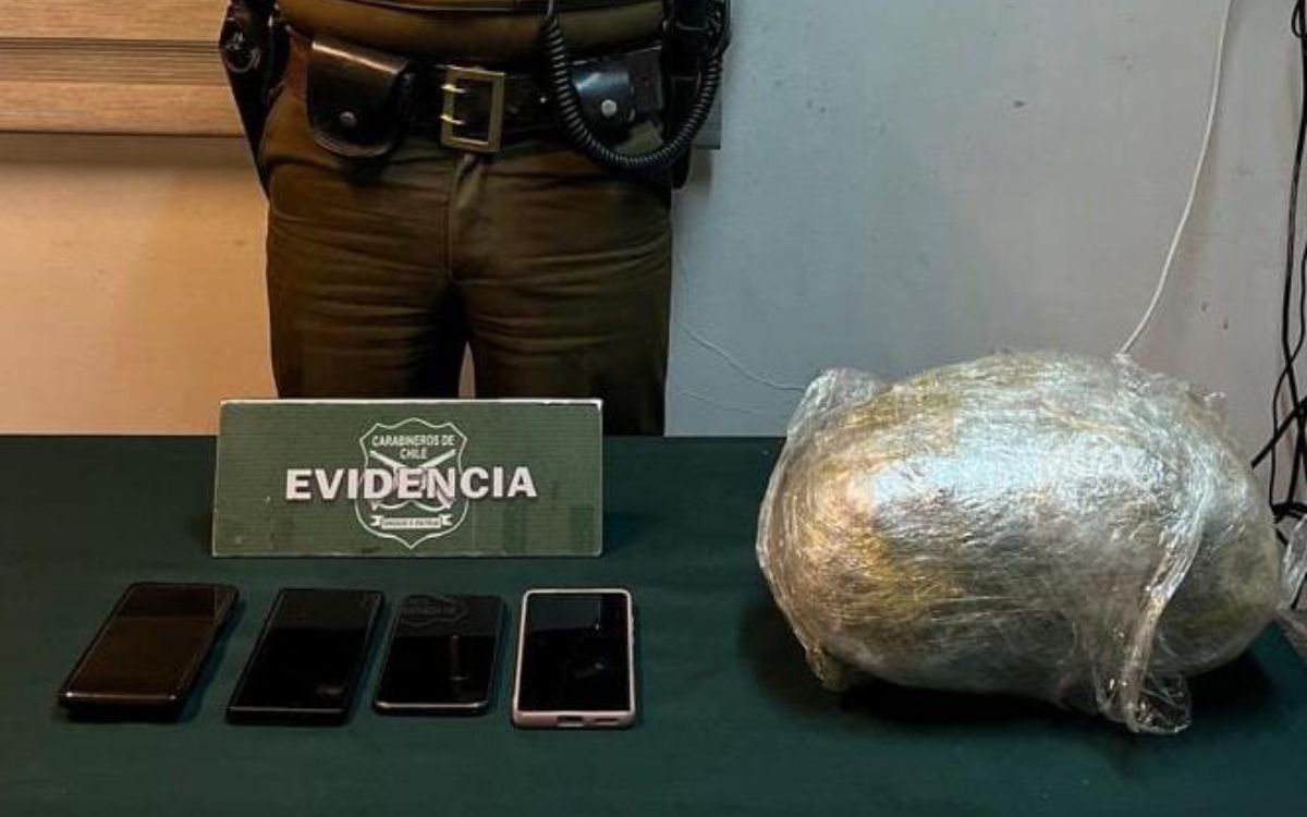 Se llevaron detenidos a los cuatro ocupantes de un auto fiscalizado por Carabineros: el móvil circulaba por la ruta 5 Norte con esfera llena de droga ⬇
observador.cl/la-ligua-contr…