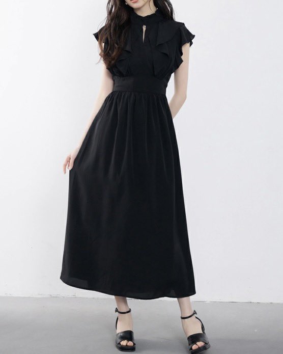 目が合った瞬間、息止まった。大人可愛いフリル×くびれ見せハイウエスト×美脚ロング丈。しかも裏地付きで一枚OK。友達とのカフェ巡りで「それどこ？」って3回聞かれた魔性のワンピ。