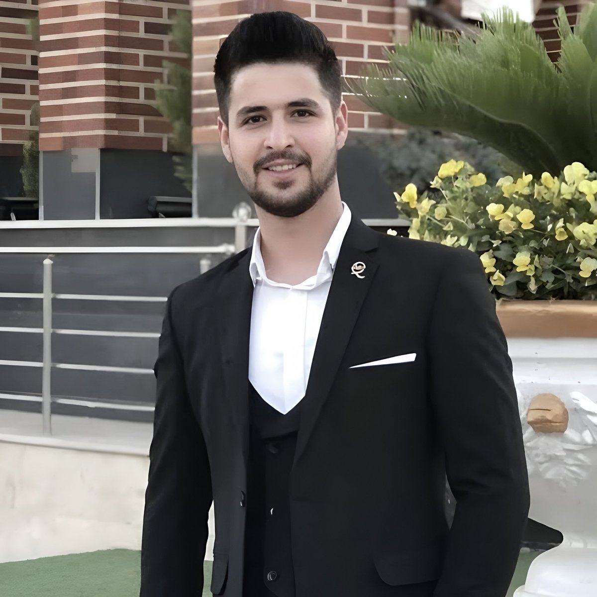 اذان صبح بود، یه دنیا امید رو به دار کشیدن...
#محمد_قبادلو