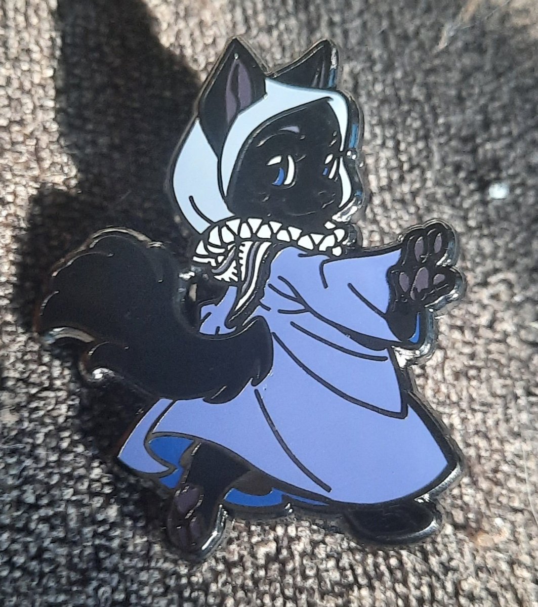 theRavenflight's tweet image. Hello! Raven's Fursona Pin is now for s@le! I am not looking to trade at this time, but that may change in the future. I WILL be trading at Anthro New England.

Price is $20 with free shipping. US only. I will also be listing on Mercari as well. 

Please DM me if interested! 💙🖤