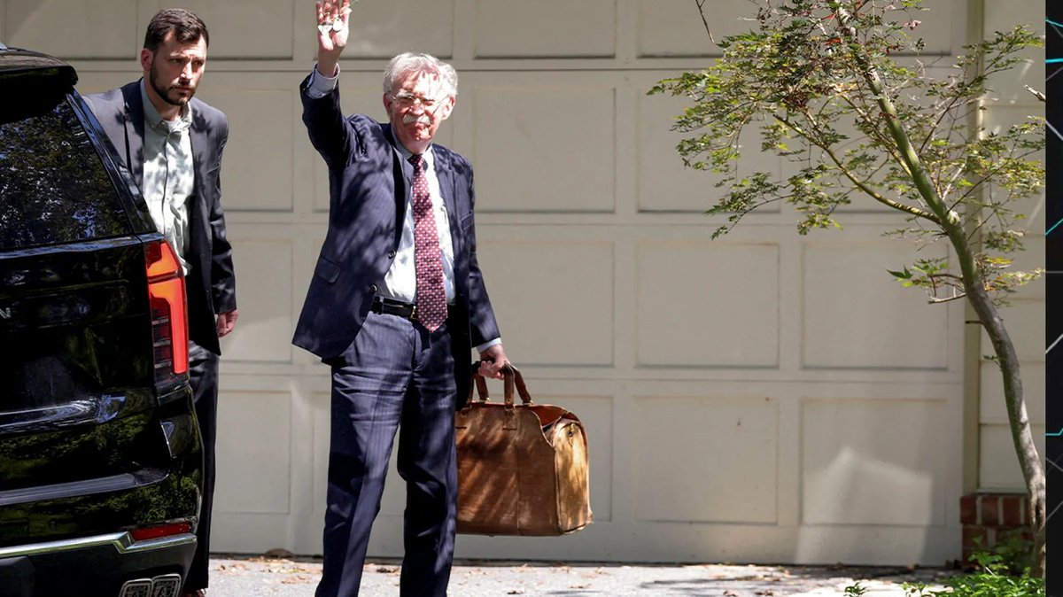 🚨 OOPS: John Bolton might finally be in even BIGGER legal trouble.

The FBI raid on his home &amp; office isn’t just about his book. Sources say the investigation is “far more expansive” — and Bolton could face multiple criminal charges.

Thread 🧵👇