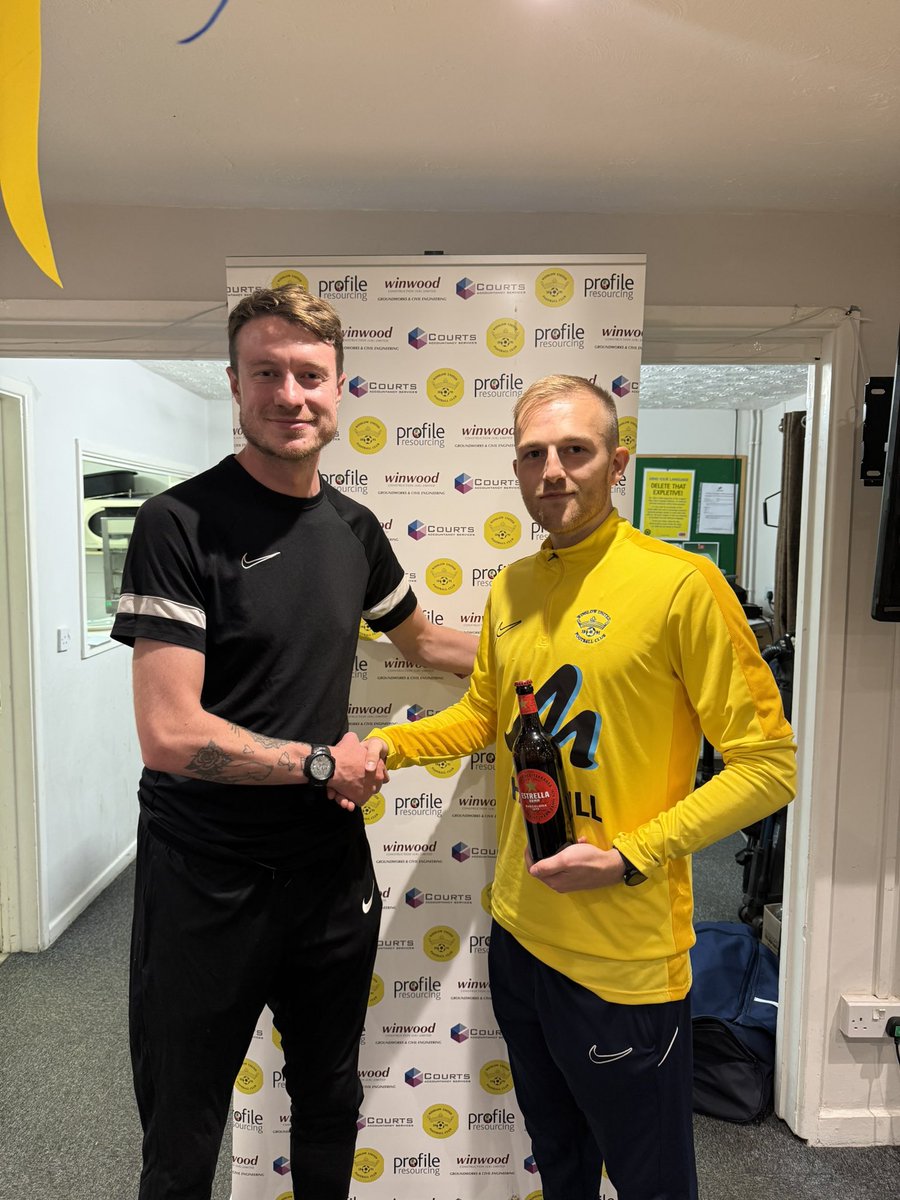 WinslowUtdFC's tweet image. Congratulations to Scott Valentine for his MOTM award. His relentless energy really drove the team forward throughout the 90 mins 💛💙