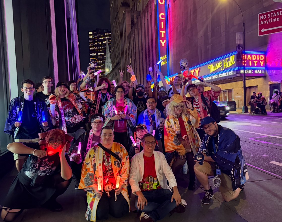 HoloFlorida's tweet photo. HOLOFLORIDA IN NEW YORK!!!!!!! We have both day 1 and day 2 pictures in front of Radio City!!! :DD loved seeing how many of us came up for the concert!! 

#holoAllforOne https://t.co/bbJCoiYmWj