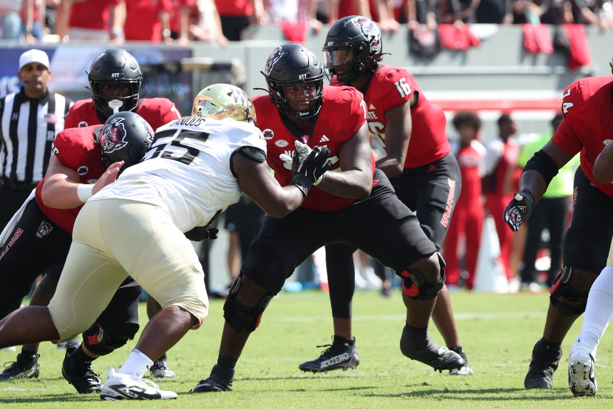 You can call this team captain the leader of the Pack! Congrats to OG Anthony Carter Jr., NC State's nominee for the 2025 #CampbellTrophy! #1Pack1Goal 🐺🏈