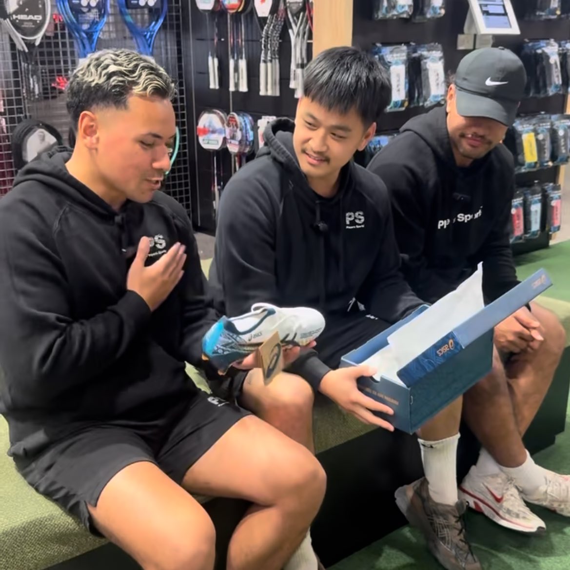 ASICS Voyager 2 boots are here now - buy today and score a FREE Gilbert or Steeden ball with purchase.

While stocks last. ⏳

#asics #rugby