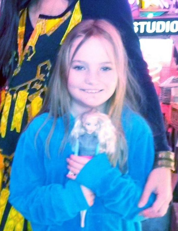 This little girl has no idea that in a few years she is gonna discover a blue haired braided girl with guns and will change her life