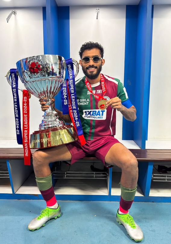 Be20608Routine's tweet photo. 🚨 Big Boost for Mohun Bagan 🚨

Kiyan Nassiri & Subhasish Bose are back in first-team training 💪

Captain Subhasish Bose returns after a long break — just the lift we needed!

Joy Mohunbagan 💚❤️

#MohunBagan #IndianFootball #ISL #MBSG #beyondroutine