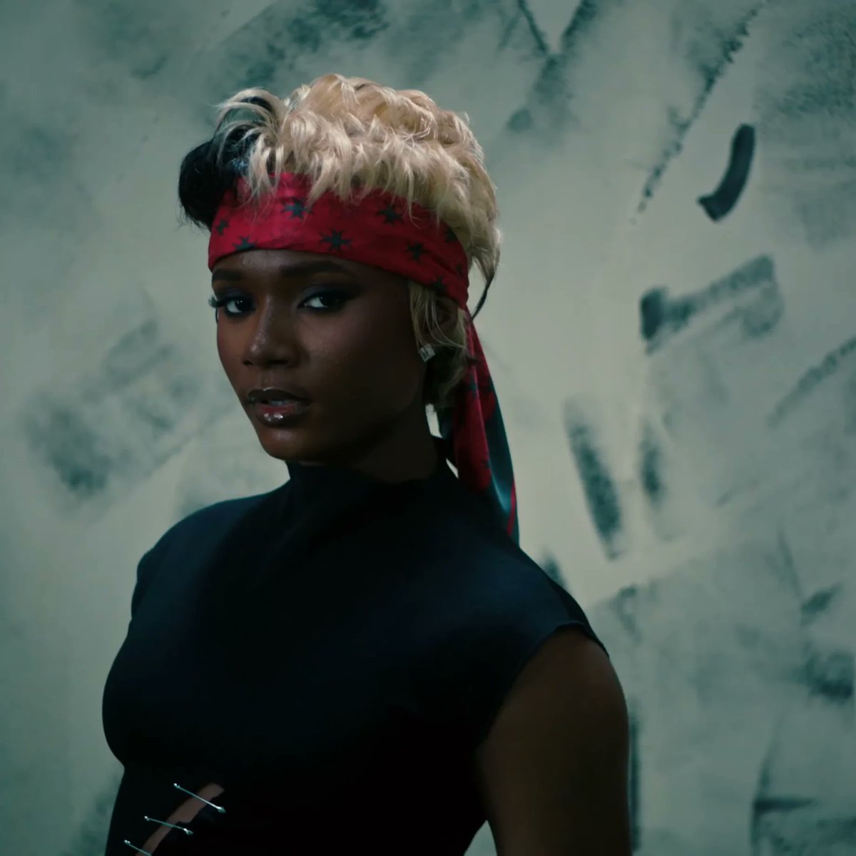 Nigerian rising star <a href="/callmeSallee/">SALLE</a> drops new single “Under Skirt” ahead of debut EP Only Sad People Smile. A bold anthem of empowerment and resilience. 

📺h-wing.net/salle-under-sk…