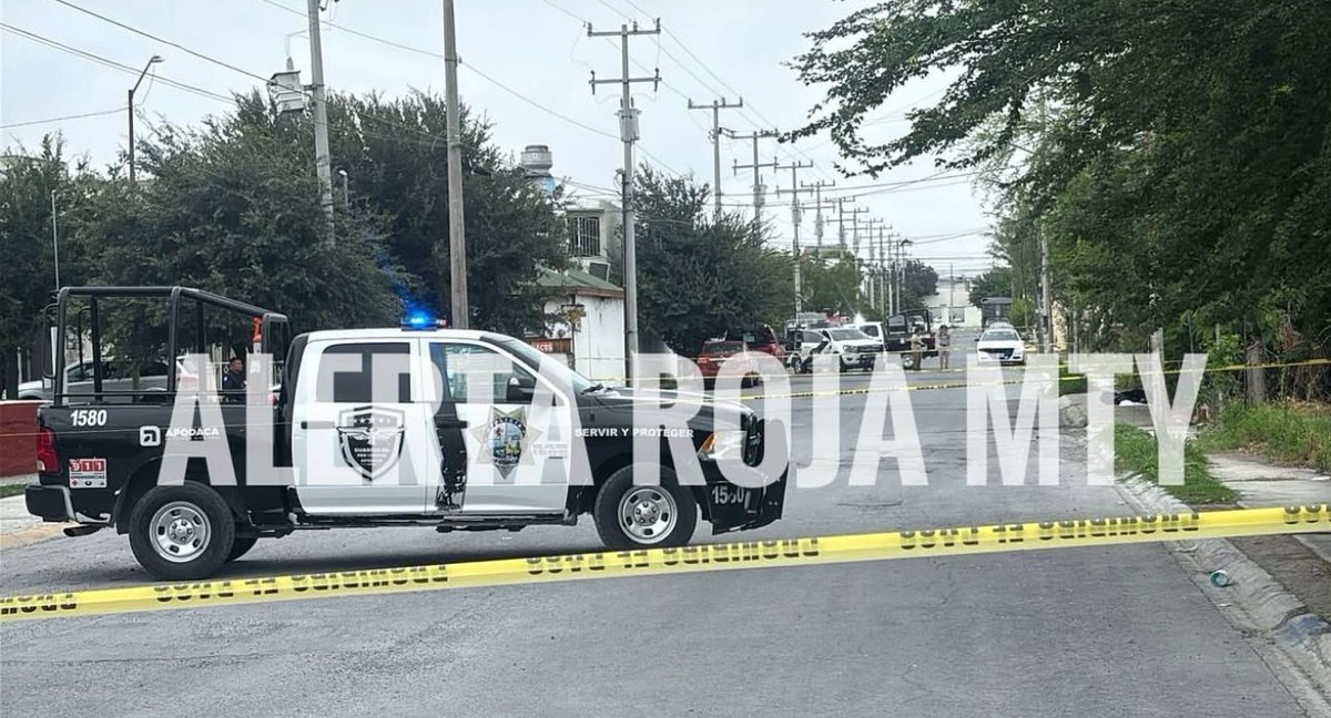 Sigue el resguardo de la policía tras haber encontrado un cuerpo mutilado esta mañana en Nueva Las Puentes #Apodaca

Ya es hora de dejar los videitos chistosos <a href="/Cesargarzaarr/">César Garza Arredondo</a> y pon atención en la seguridad, ese también es un problema emblemático de la ciudad 🚓