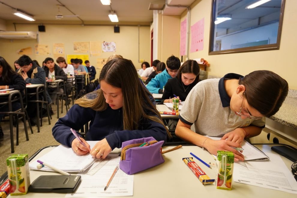 🏆🙋🏻‍♀️ La Olimpiada Cordobesa de Matemática, que este año tuvo su récord de participantes, se consolida como una herramienta pedagógica en nuestro compromiso con una #educación que desafía, incluye y potencia los saberes de las infancias y juventudes.

Por primera vez, la instancia