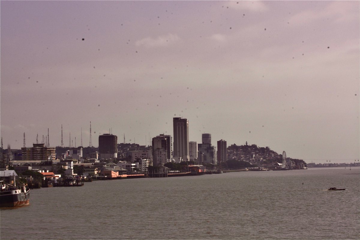 wnunezduque's tweet photo. #fotografía del Río Guayas, el #malecón y los #cerros.  Más en @wnunezduque en Instagram https://t.co/z8dUNlGIks