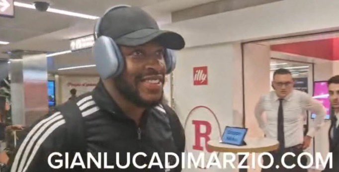 🚨Faris Moumbagna 👀est arrivé en Italie 🇮🇹 #TeamOM #MercatOM 

🗞️ : <a href="/DiMarzio/">Gianluca Di Marzio</a>