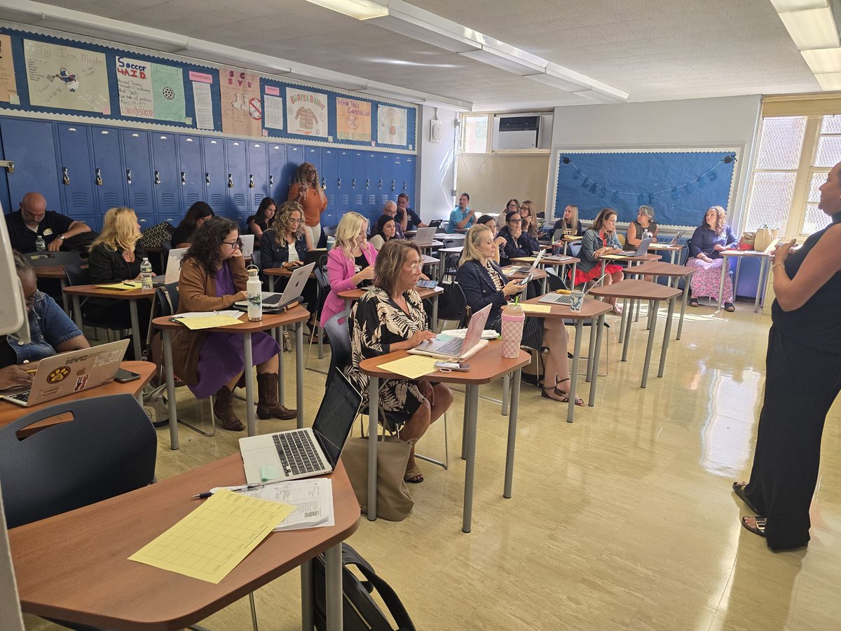 DocPalton's tweet image. Such a joy to meet with almost 150 APs from @CSD31SI today for a day of fun and learning. Our schools move because of YOU! Thank you to our  presenters and Wagner HS for hosting ❤️