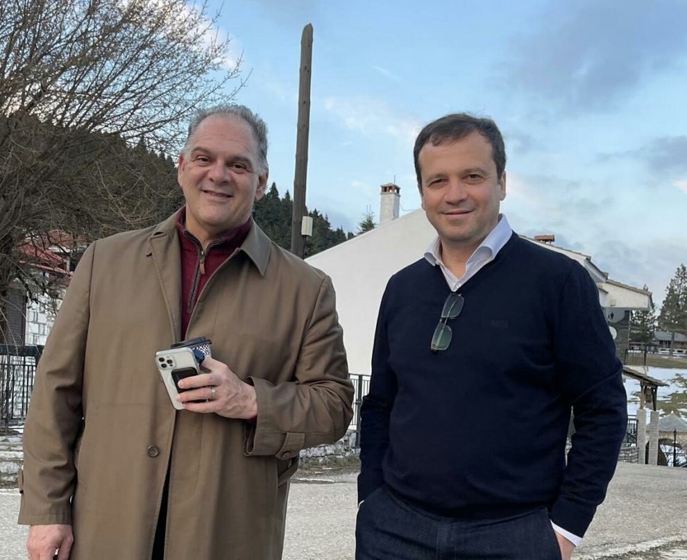 Ο βουλευτής ΝΔ Τρικάλων Λιούτας οικογενειακώς
βουτιά στο μέλι #ΟΠΕΚΕΠΕ  765.000€
Πατέρας Αγροτοσυνδικαλιστής , μάνα , κουνιάδος 
σύζυγος του κουνιάδου ⁉️
Οι Δεξιοί ΠΑΤΡΙΣ -ΘΡΗΣΚΕΙΑ -ΟΙΚΟΓΕΝΕΙΑ🔥
Εδώ με τον κολλητό του το Γαλάζιο Λαμόγιο Δ.Μελά
τ. πρόεδρο  #ΟΠΕΚΕΠΕ Υπόδικο