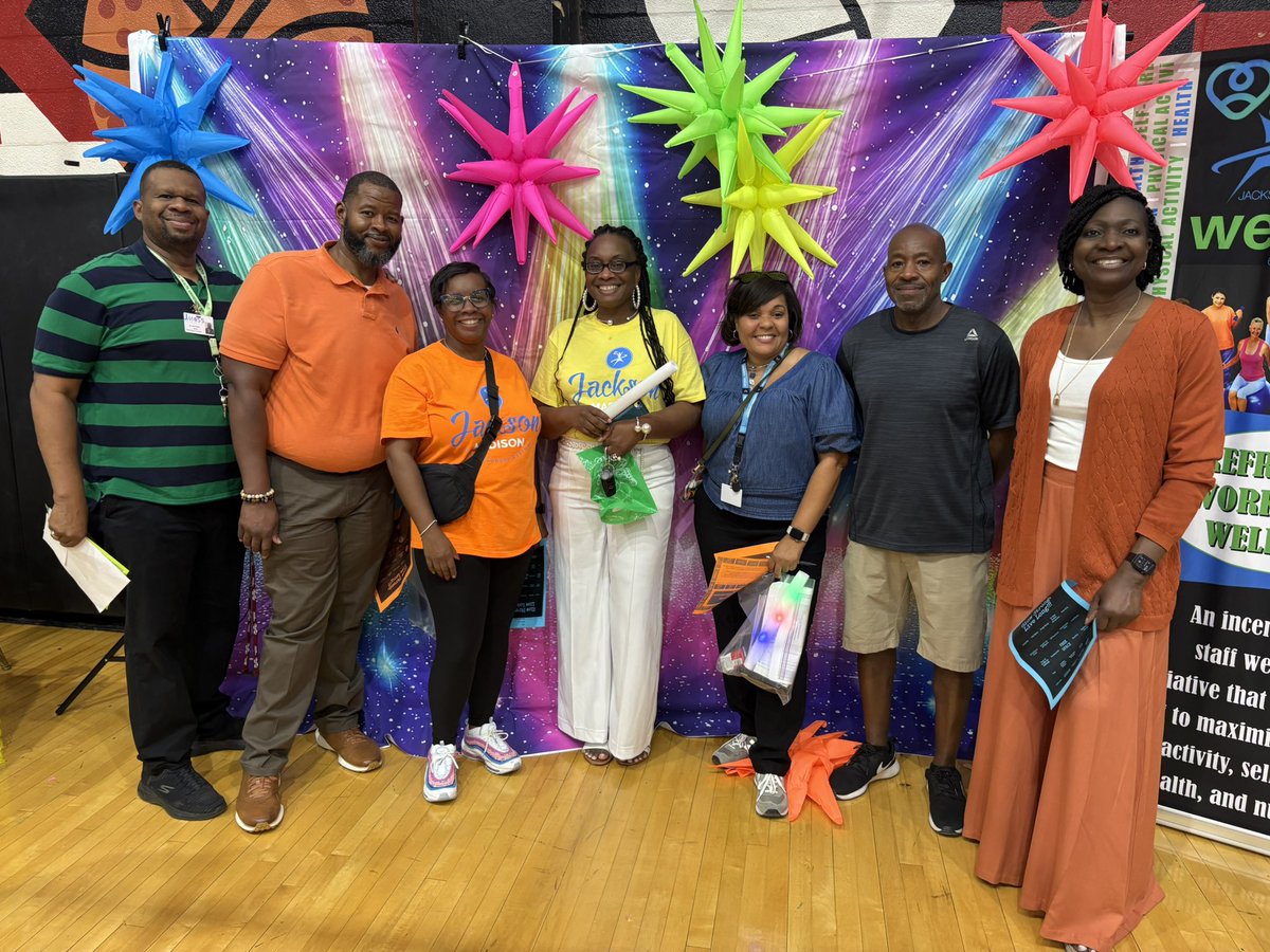 jcmmscougars's tweet photo. JCM MIDDLE IN THE BUILDING AT THE WE CARE KICKOFF!!!!! #HealthIsImportant #WayToRepresent #Winning @jcmmscougars @suptking https://t.co/kBVG59UkxG