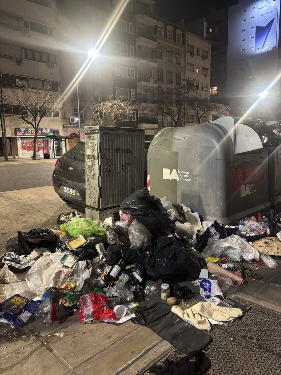 patangeloni's tweet photo. Las Heras al 2900 
Algo no está funcionando!! https://t.co/tt36JQR2PP