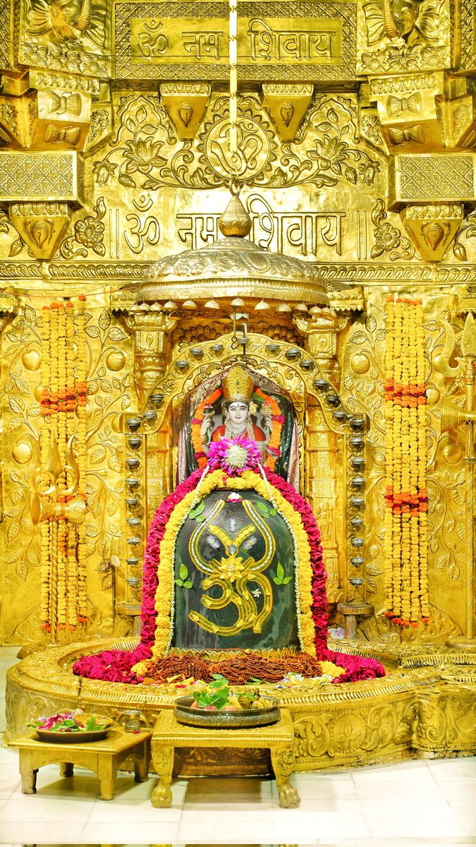 श्री सोमनाथ महादेव मंदिर,
प्रथम ज्योतिर्लिंग - गुजरात (सौराष्ट्र)
दिनांकः 27 अगस्त 2025, भाद्रपद शुक्ल चतुर्थी(विनायक चतुर्थी)- बुधवार
प्रातः श्रृंगार
08255131
#somnath #mahadev #shivji
#bhakti #somnathlivedarshan #somnathtemple