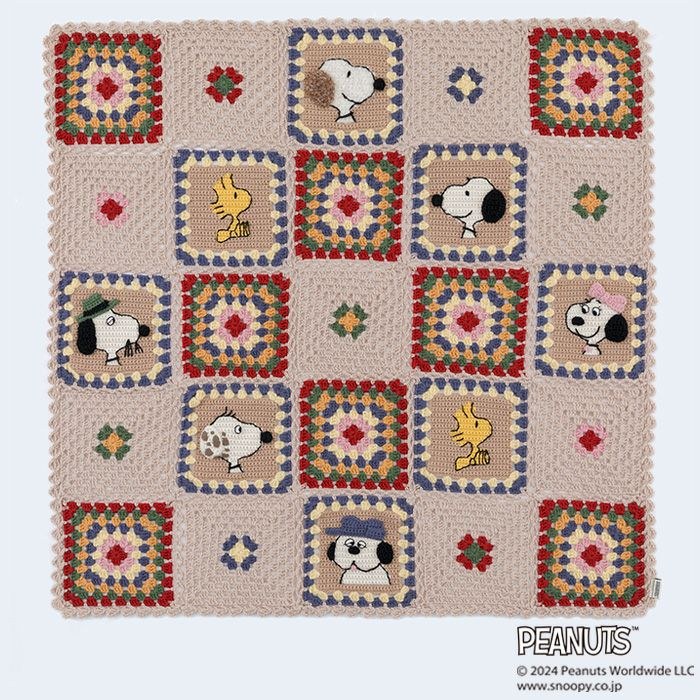 🧡「SNOOPY and Friends」好評発売中🧡  
＼編み物で楽しむ、癒しのひととき🧶✨／  

🧵ブランケット＜スヌーピーときょうだい＞  
グラニーモチーフ×編み込み模様の贅沢デザイン🧡  
スヌーピーたちの表情も細編みで丁寧に再現☺️  
色合わせも楽しい、こだわりの一枚です🎨🛋️