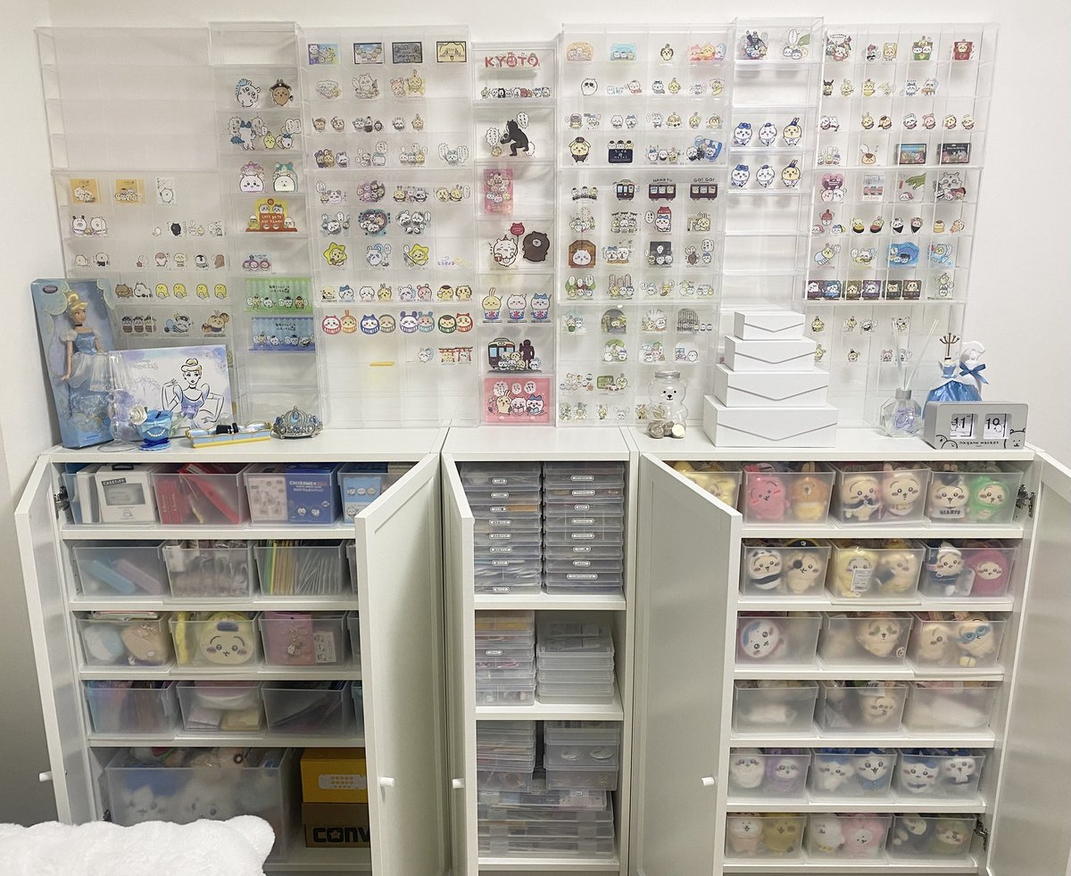 ⁡

　　収納を褒めてもらえた(T ^ T)👍
⁡
　　では 私の部屋の…
⁡
　　ヲタク棚と呼んでいるエリアを…
⁡
　　まず 公開しちゃう。笑笑

⁡