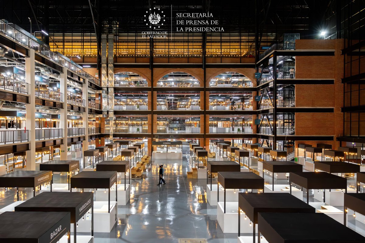 #DirecciónDeMercadosNacionales | “Como todos ustedes saben, los mercados a nivel de todo El Salvador han estado abandonados durante décadas. Creo que un gobierno en los 80 hizo varios mercados y desde entonces nadie se preocupó por el sector”: Presidente de la República,