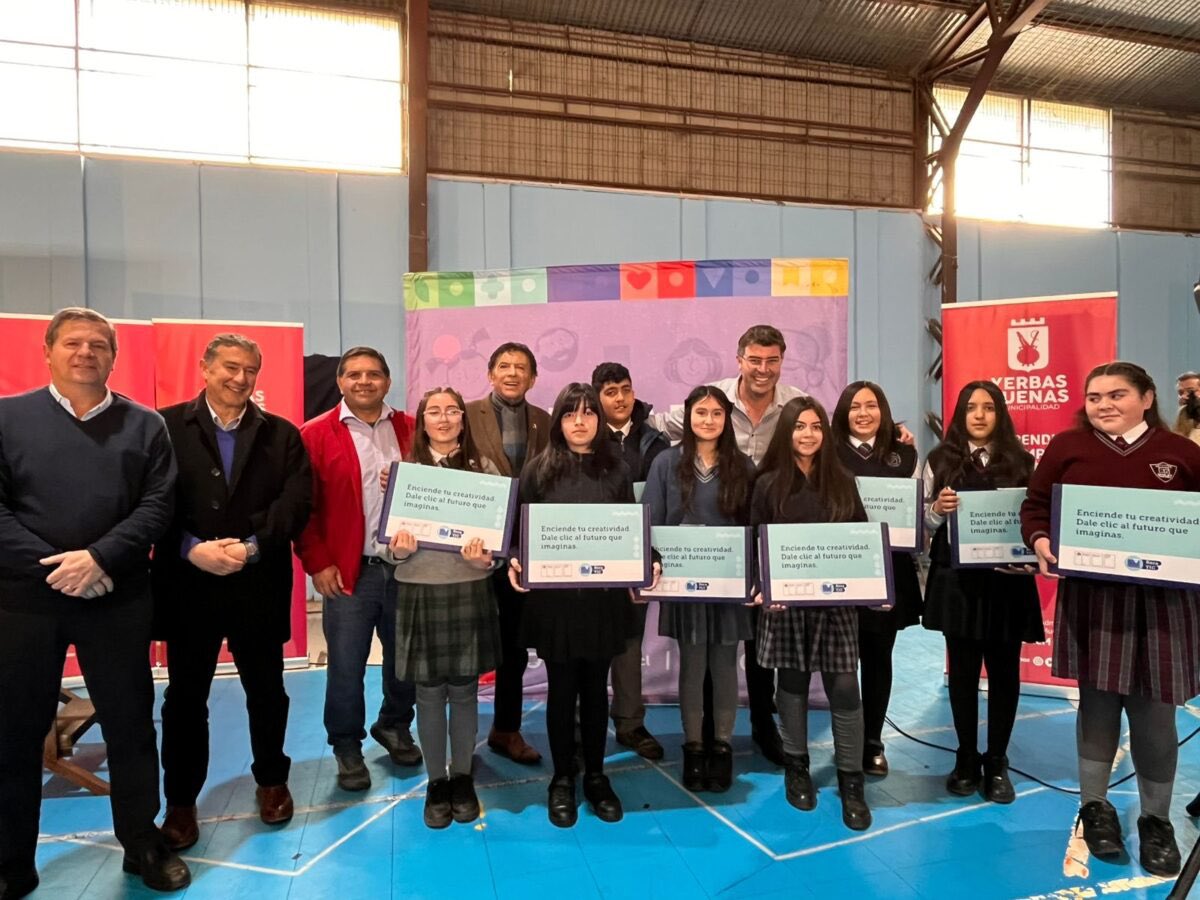 Estudiantes de Yerbas Buenas recibieron Becas Tic de JUNAEB talcanoticias.cl/estudiantes-de…