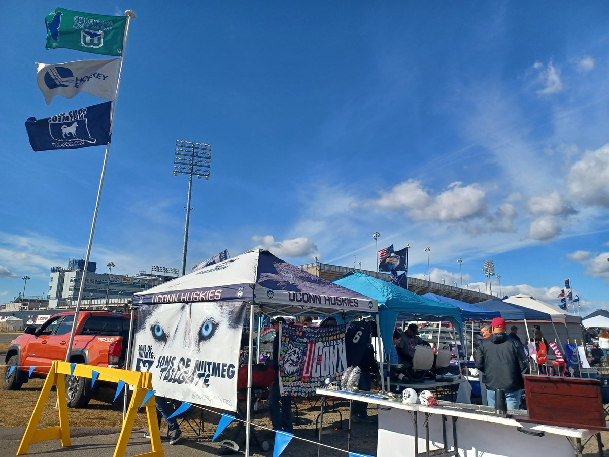 MarcjzHARTFORD's tweet image. 4 more sleeps, and the MENU is here! Saturdays in Connecticut, are back, with the award-winning @SonsOfNutmeg tailgate outside Gate C! Join us! @UConnFootball @PWStadium @KSOB9188 @mkabs320 #HuskiesOverEveryone #BlockC 🏈