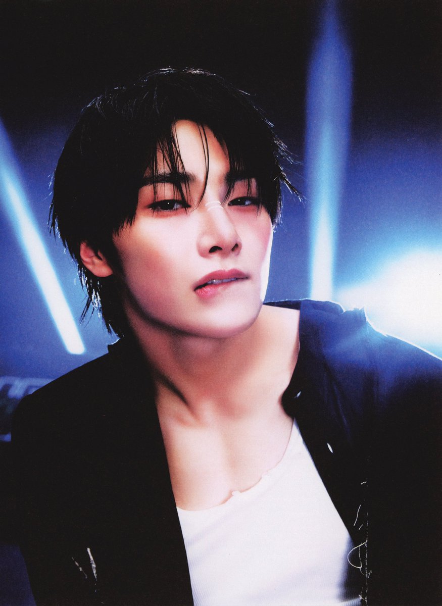 top_ayen's tweet image. that damn Lip bitee?? HE IS INSANE