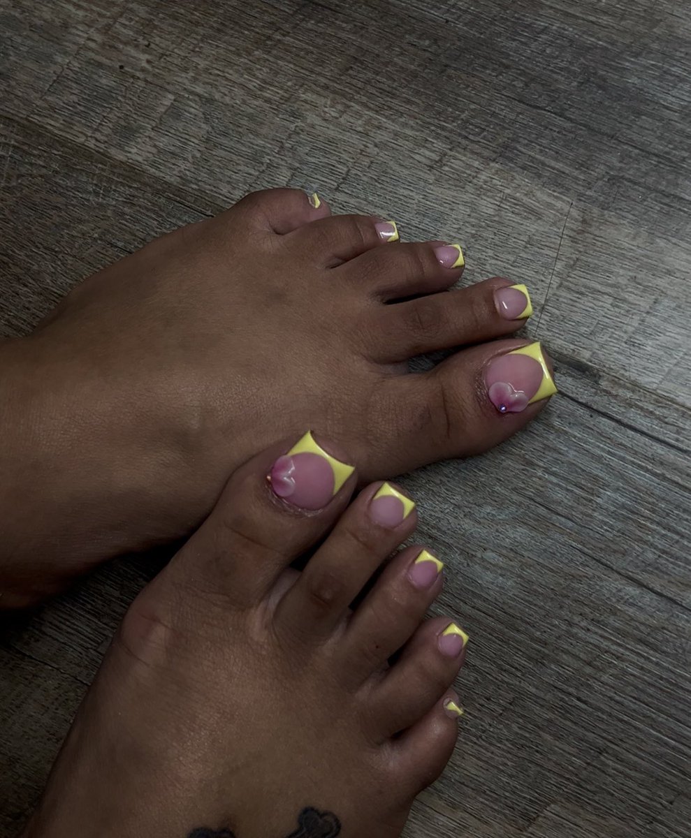 redcoldblooded's tweet photo. Did my own toes💛 if you not booking me idk what to tell u! https://t.co/bX5xCL5ZUu