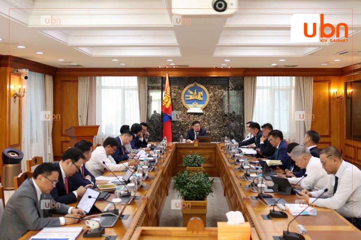 ТӨХК-иудын захирлын цалинг багасгахын оронд татан буулга!!!

Төрийн өмчит компаниудын захирлуудын цалингийн асуудлыг өнөөдрийн засгийн газрын хурлаар хэлэлцэж байгаа. 

Хэрэв багасгах гэж байгаа бол тэр төрийн өмчийн компаниа татан буулгачихсан нь дээр шүү. Бага цалинтай ажил