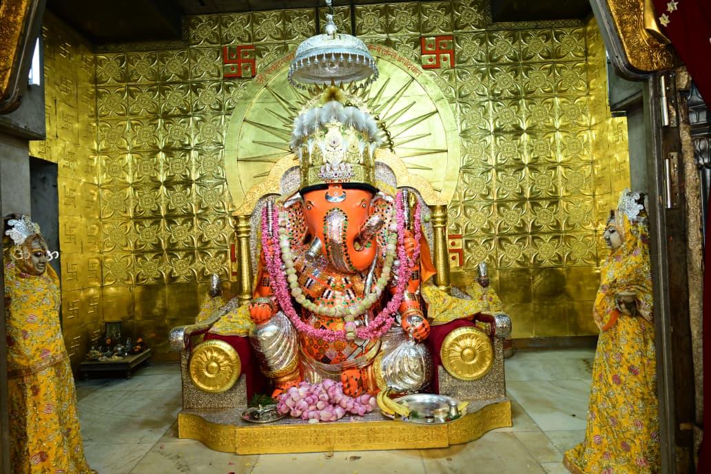 KumariDiya's tweet image. गणेश चतुर्थी के पावन अवसर पर जयपुर के प्रसिद्ध मोती डूंगरी गणेश मंदिर में दर्शन कर आशीर्वाद प्राप्त किया व समस्त प्रदेशवासियों के सुख-समृद्धि और खुशहाली के लिए गजानन जी महाराज से प्रार्थना की।

#GaneshChaturthi