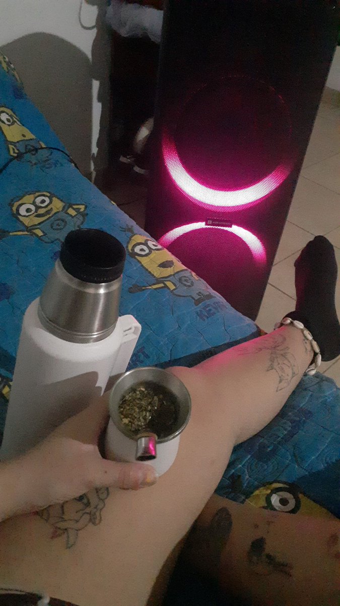 Vivir solita✅
Tranquila✅
No puedo traer a ningún macho me da vergüenza ✅🤣