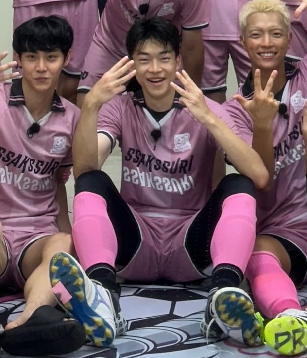 근데 이거 3골 넣어서 3들고 있는 줄 알았는데 ....... 싹쓰리라 3들고 있는거였어........