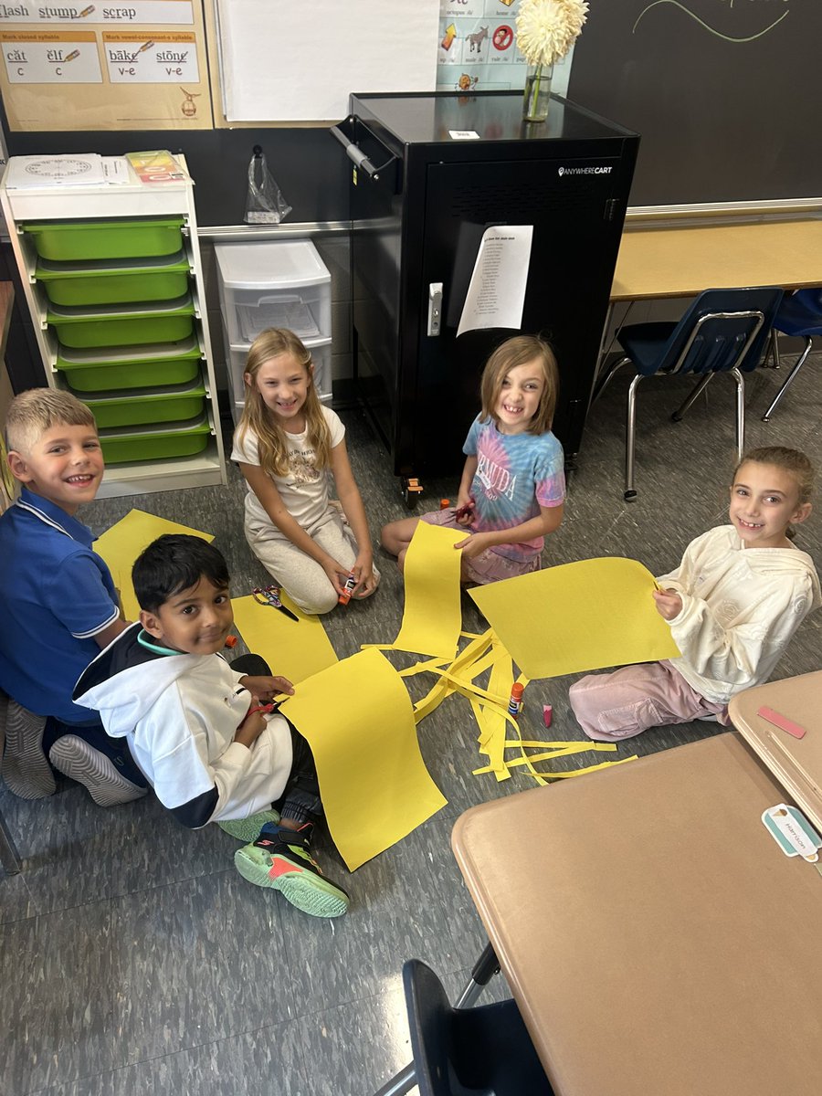 MrsMelissaYoder's tweet photo. Our annual paper chain STEM challenge was a success! Our blue team made the longest paper chain! @RevereLocal https://t.co/FqssAWPubc