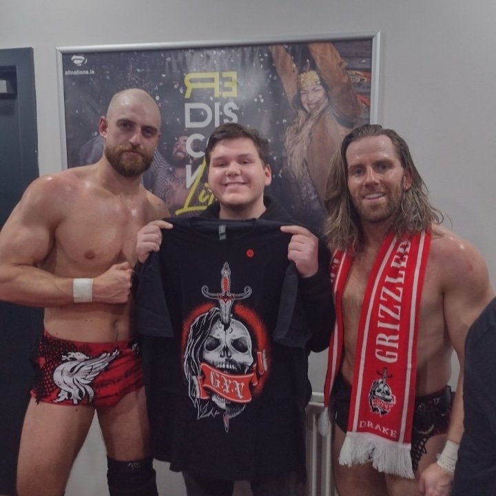NicoPrimus's tweet image. OTT Wrestling, October 2023 

➡️

RevPro Wrestling, August 2025

GYV are my guys, you'll have my support forever🔥 #GYV #GritYourTeeth #RevPro #OTTWrestling

And thanks for noticing I had the older version of the scarf, you don't know the joy I felt🥹