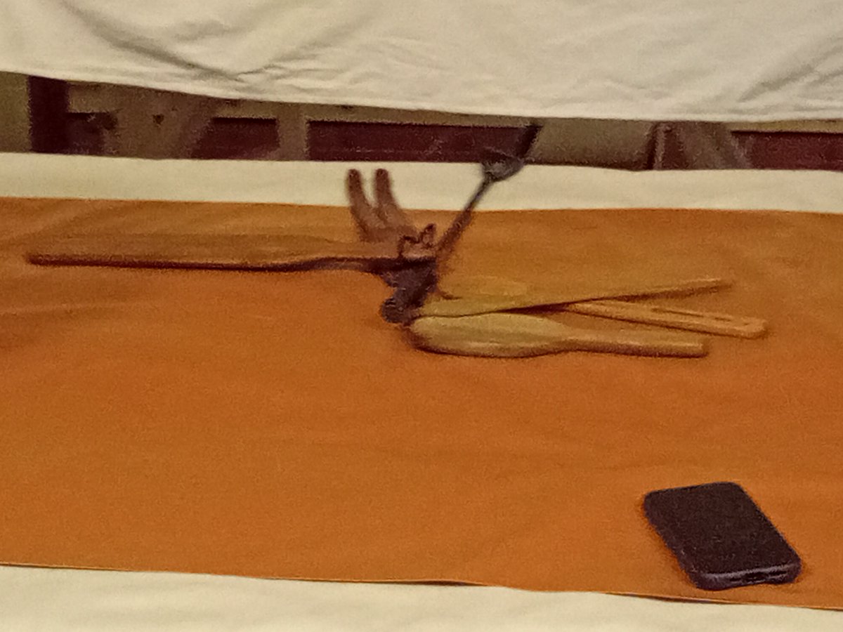 Manchmal sind es die einfachen Dinge. Ein paar Hauwerkzeuge und ein Handy mit Metronom .... und viel Spaß!

#Mietstudio #Fotostudio #Mietlocation #Wien