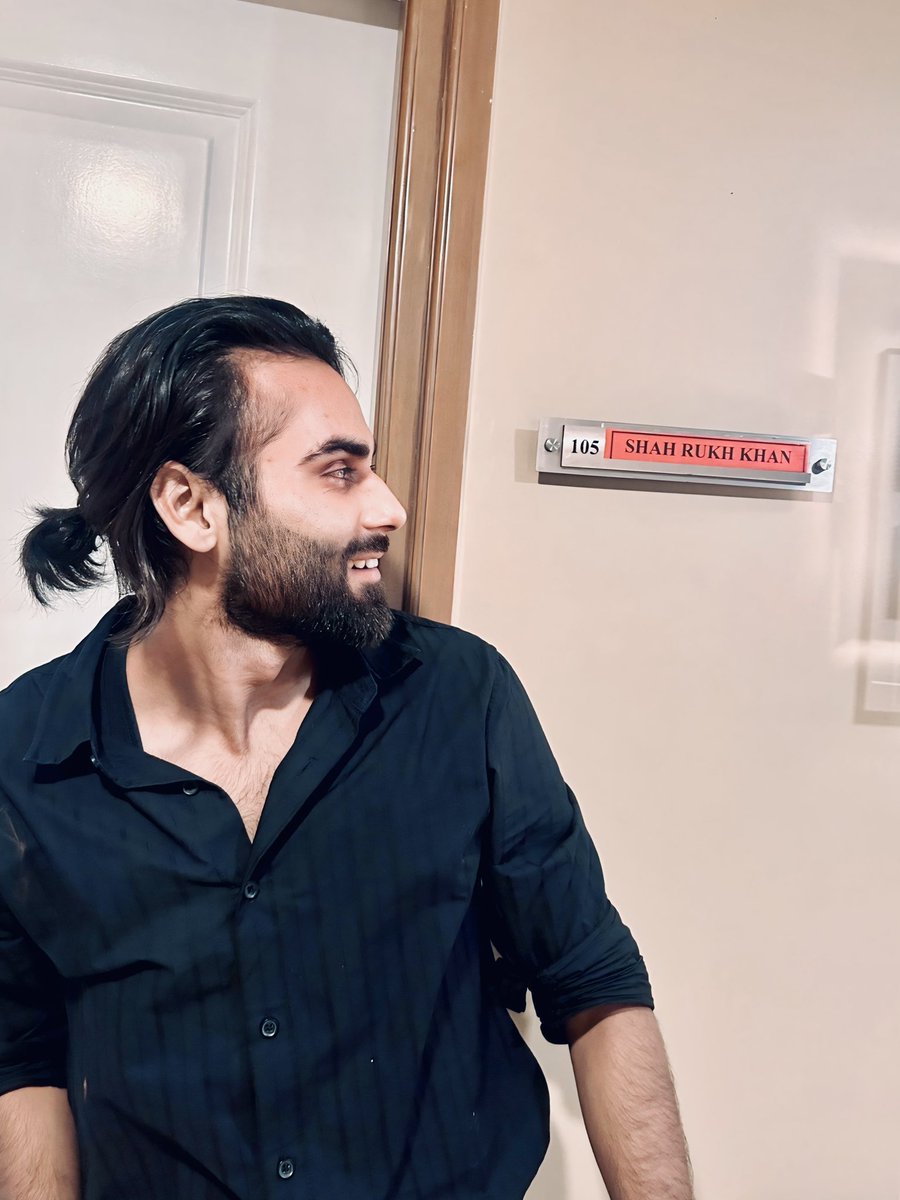 danishalirazvi's tweet photo. There are moments so profound that even words fall silent.❤️😍 #srk #thebadsofbollywood #yrfstudios #netflix https://t.co/cKrvkg7qqD