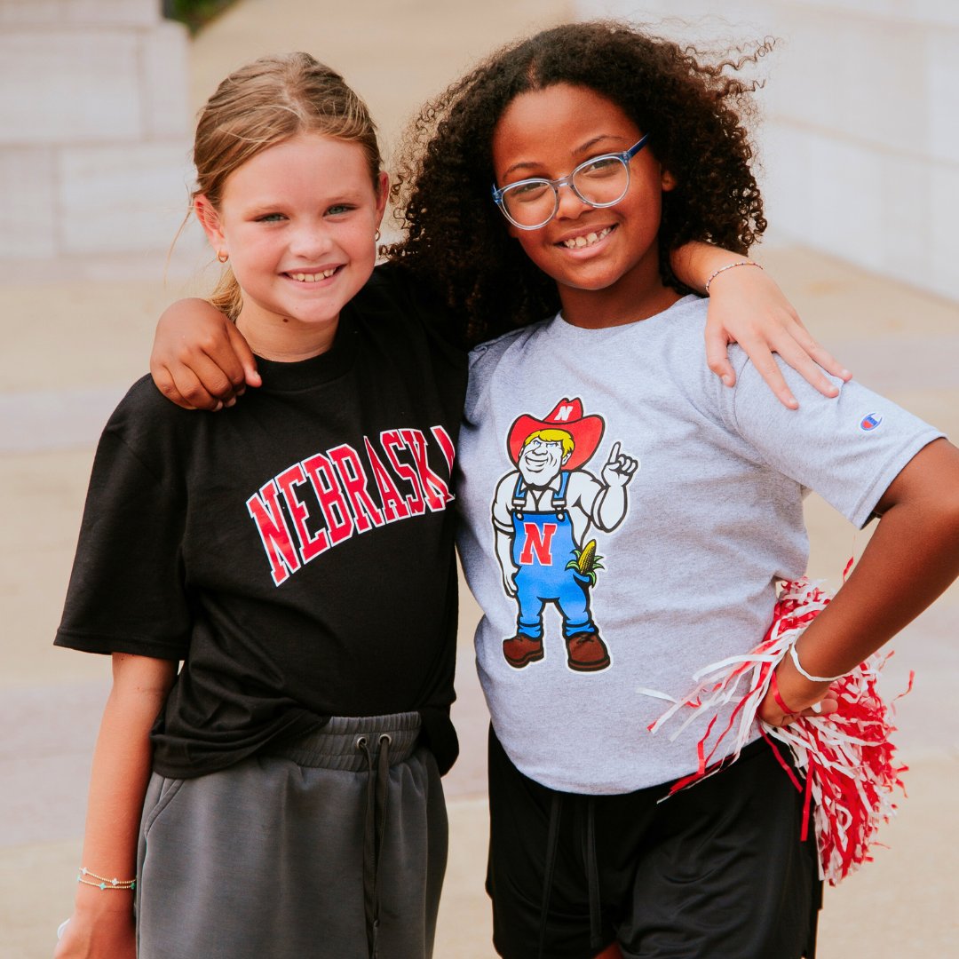 Get your little Nebraska fan ready for football season! 🏈 Shop infant, toddler, kid, &amp; youth sized apparel at Alumni Hall.
alumnihall.com/nebraska-cornh…