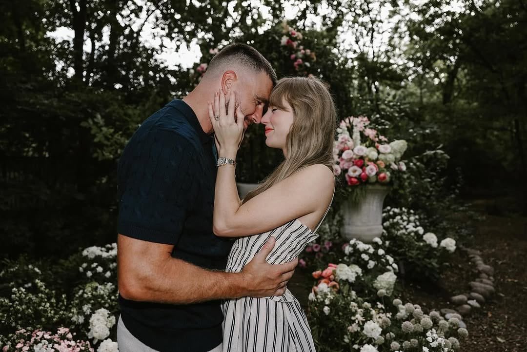 #TaylorSwift y #TravisKelce , ¡Comprometidos 💍💍!

progresohispanonews.com/2025/08/26/tay…

Foto: Cortesía IG #taylorswift
