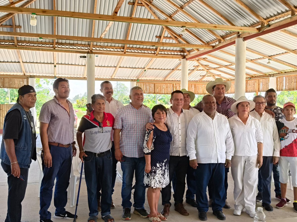atp_63's tweet photo. Toma protesta nueva directiva de la @atp_63 en #Balancán. Asume como delegado Lizandro Guerra en un ambiente de unidad y fraternidad junto a compañeros de #EmilianoZapata, #Tenosique y #Villahermosa #Tabasco #periodistas https://t.co/x1Kph0wbaG