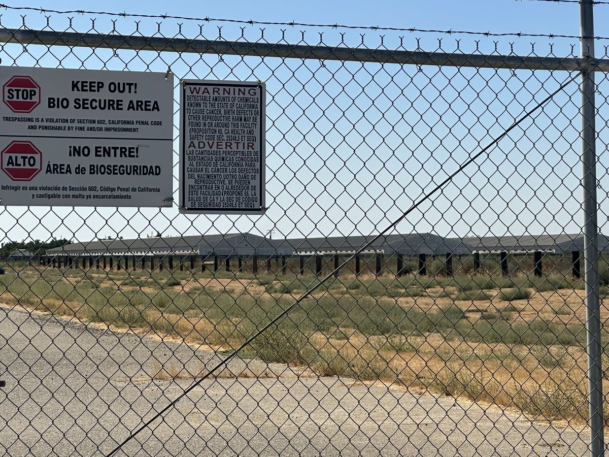 drcrystalheath's tweet photo. So let me get this straight, poultry is produced using chemicals known to cause cancer? 

As per the sign outside the poultry facility. 

#maha #onehealth #vetmed #veterinarian https://t.co/uDyaJPfYh8
