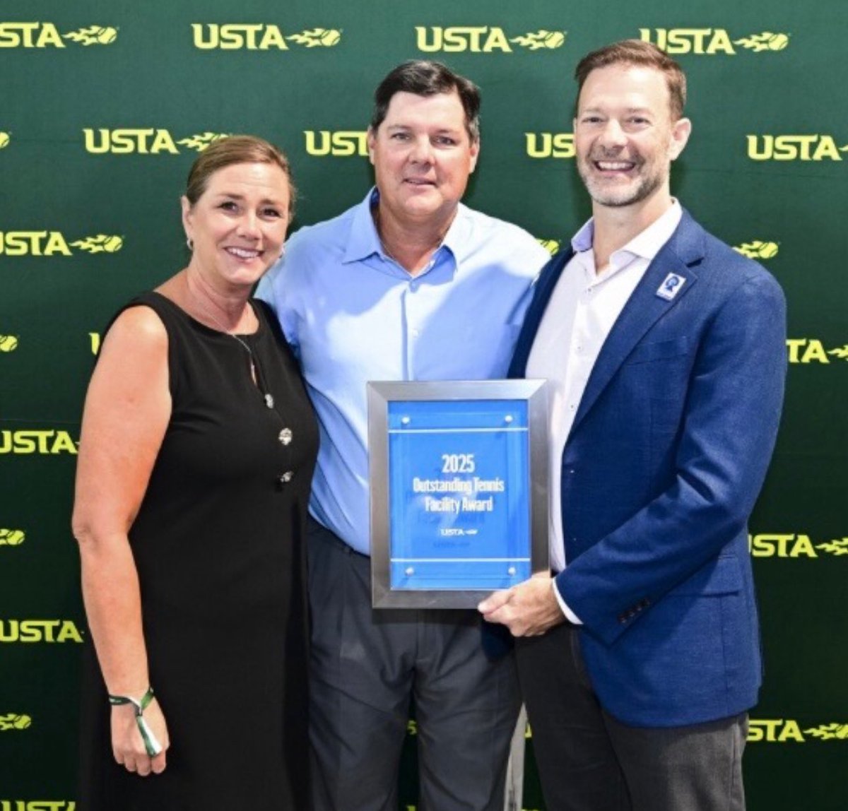 JasperAthletic's tweet image. Ed Yarbrough dreamed of it….Scott Yarbrough saw it through!  Congratulations to Jasper High School and the entire Yarbrough Family for being recognized as an Outstanding Tennis Facility presented by the USTA at the US Open in New York City!!  Go, Cats, go!!